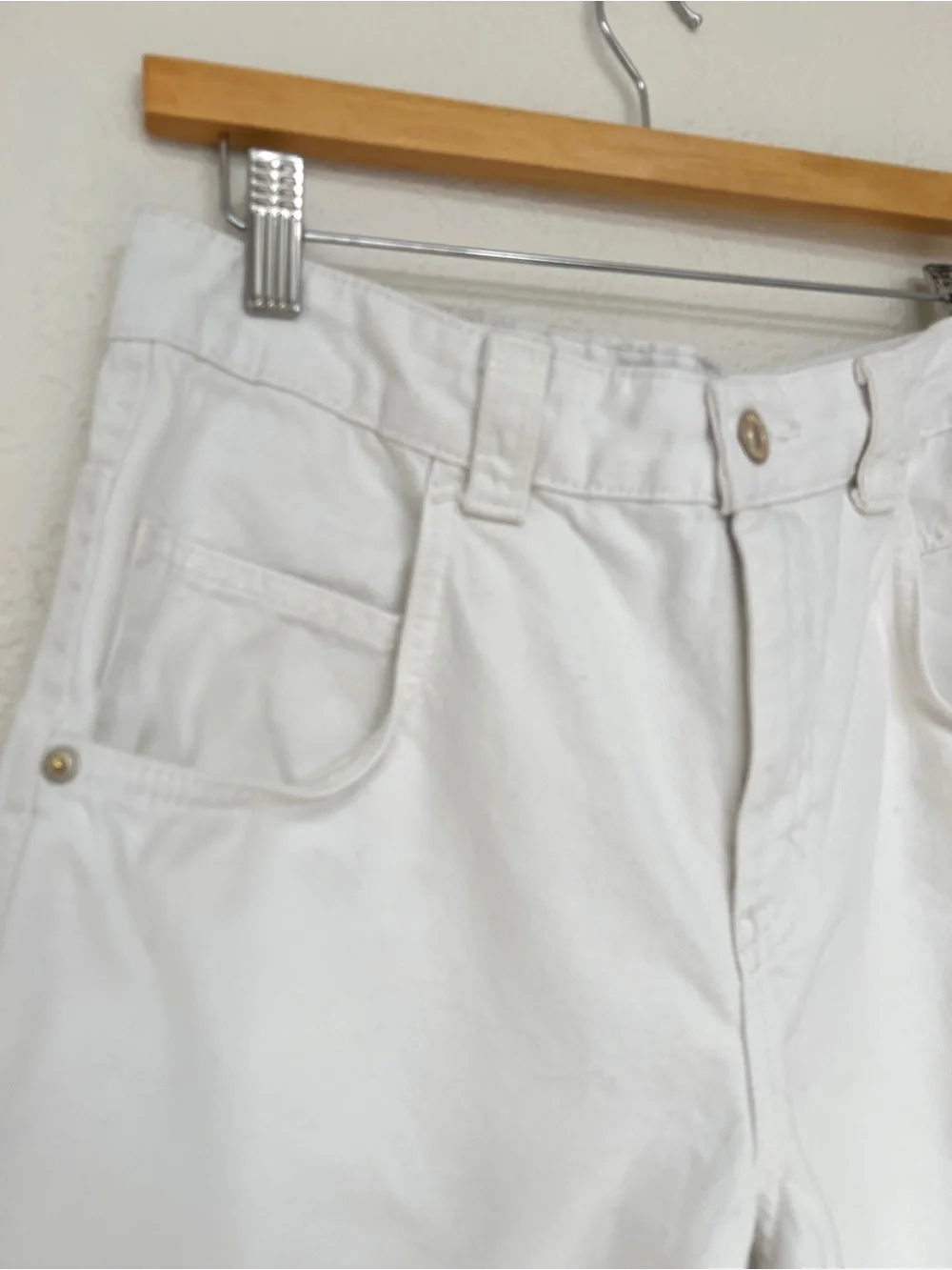 BERSHKA jean shorts / white wide leg burmuda denim jorts / size 8